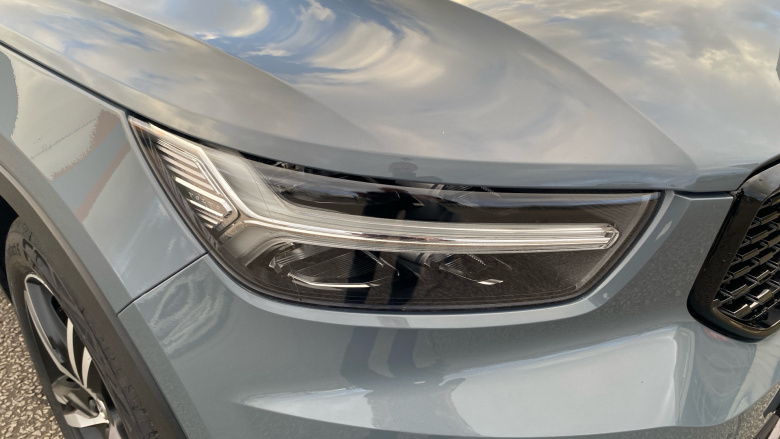 Volvo Xc40 2.0 B4P R DESIGN 5dr Auto Petrol Estate